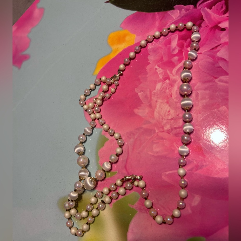 NWOT Fashion pink/ white/ gold pearl double strand necklace
